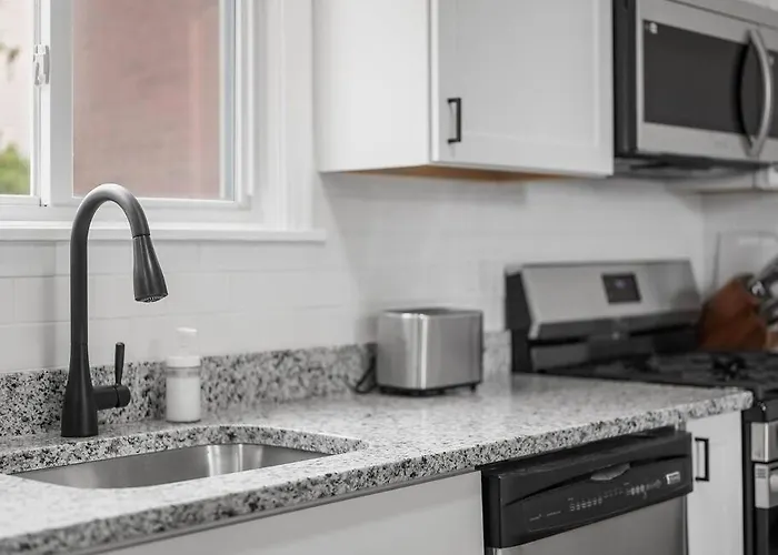Apartment Bloomfield, Shadyside !2 Modern And Spacious Two Bedroom With Free Parking *