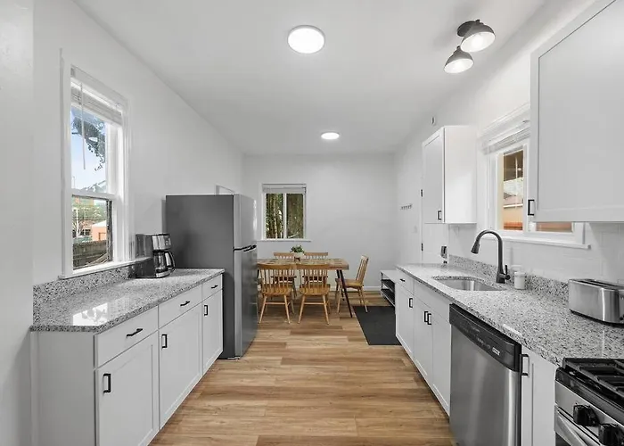 Apartment Bloomfield, Shadyside !2 Modern And Spacious Two Bedroom With Free Parking *