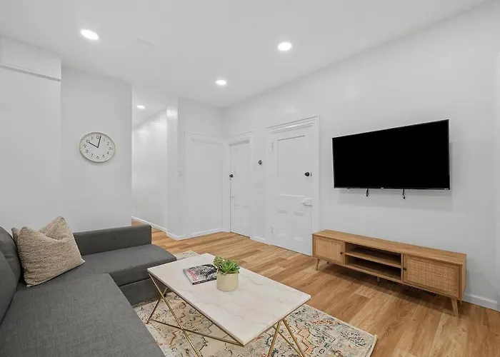 Apartment Bloomfield, Shadyside !2 Modern And Spacious Two Bedroom With Free Parking Pittsburgh