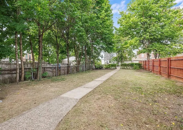 Apartment Bloomfield, Shadyside !2 Modern And Spacious Two Bedroom With Free Parking