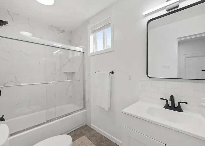Apartment Bloomfield, Shadyside !2 Modern And Spacious Two Bedroom With Free Parking Pittsburgh
