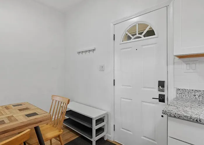 Bloomfield, Shadyside !2 Modern And Spacious Two Bedroom With Free Parking Apartment *